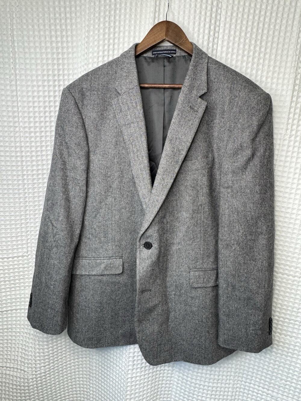 Tommy Hilfiger Men’s Gray Herringbone Two Button Sport Coat Blazer Jacket